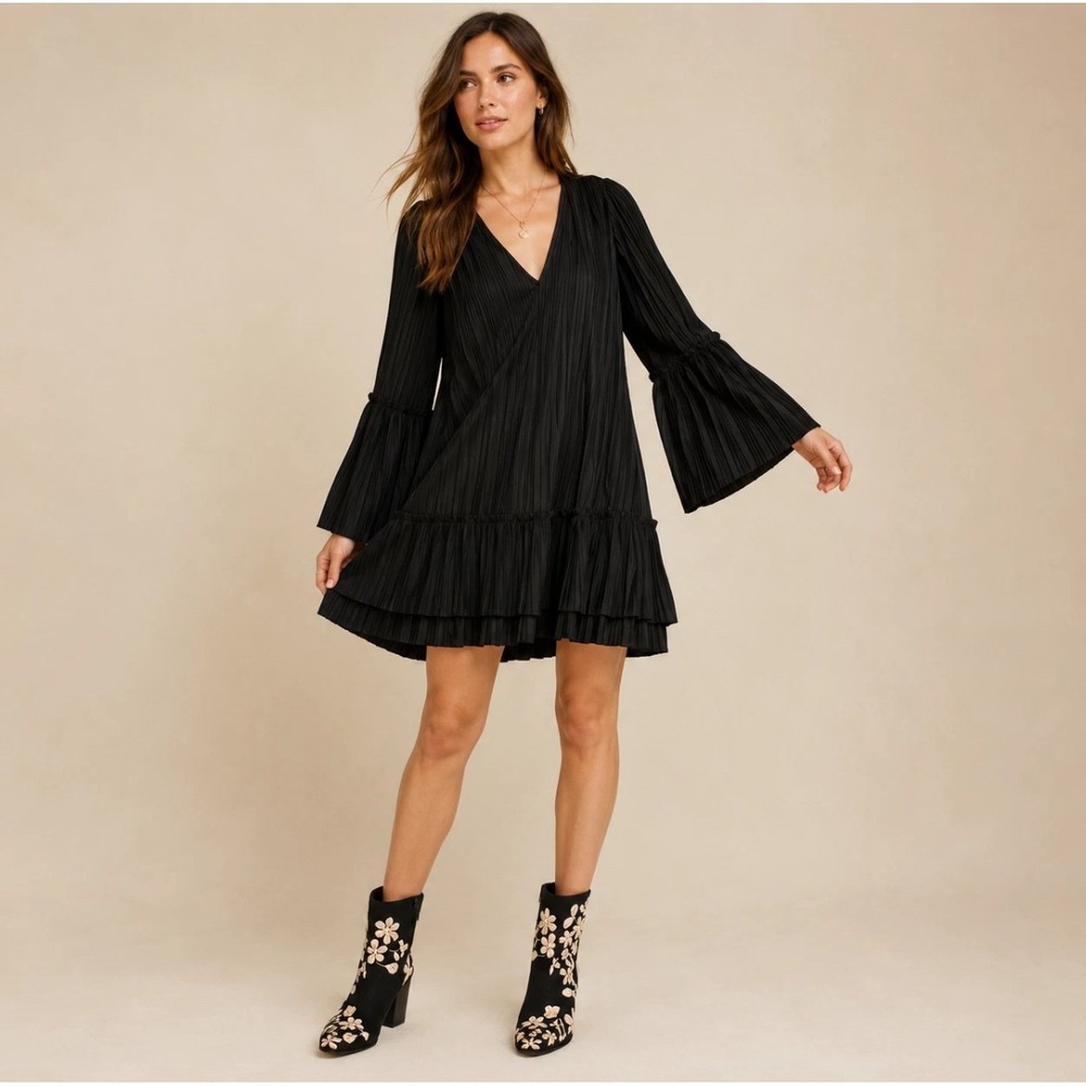 Free People Black Pleated Bell Sleeve V-Neck Tunic Top Small OB522439 J-19